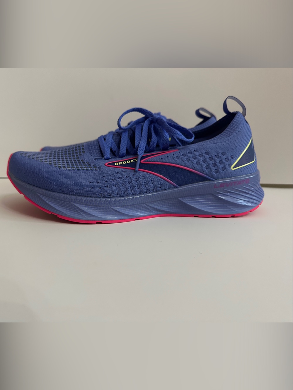 Brooks Levitate Running Women’s Shoes - Blue with Pink Accents - Picture 7 of 8
